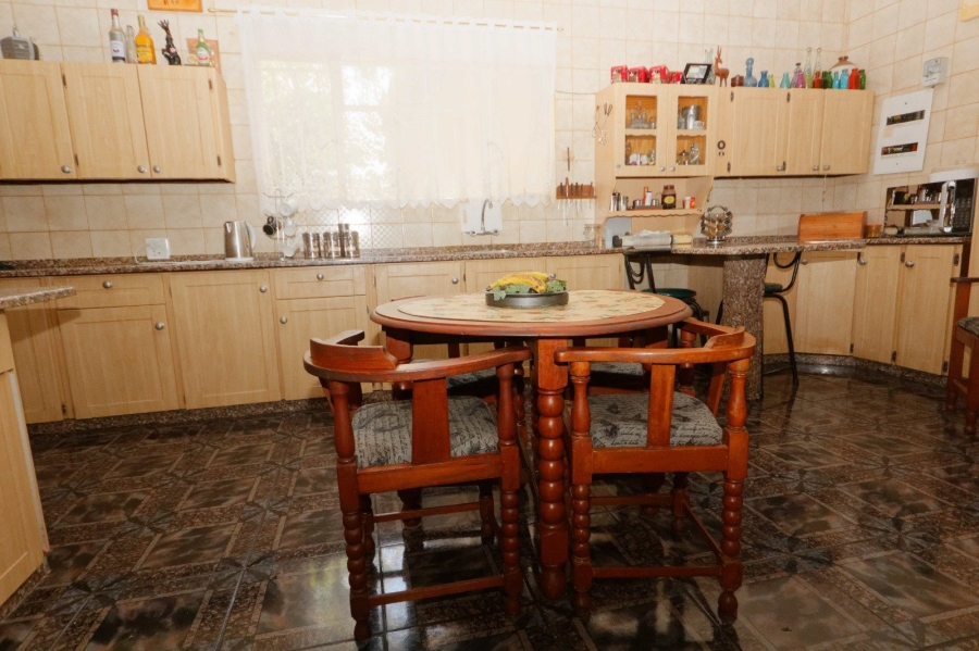 5 Bedroom Property for Sale in Wilkoppies North West